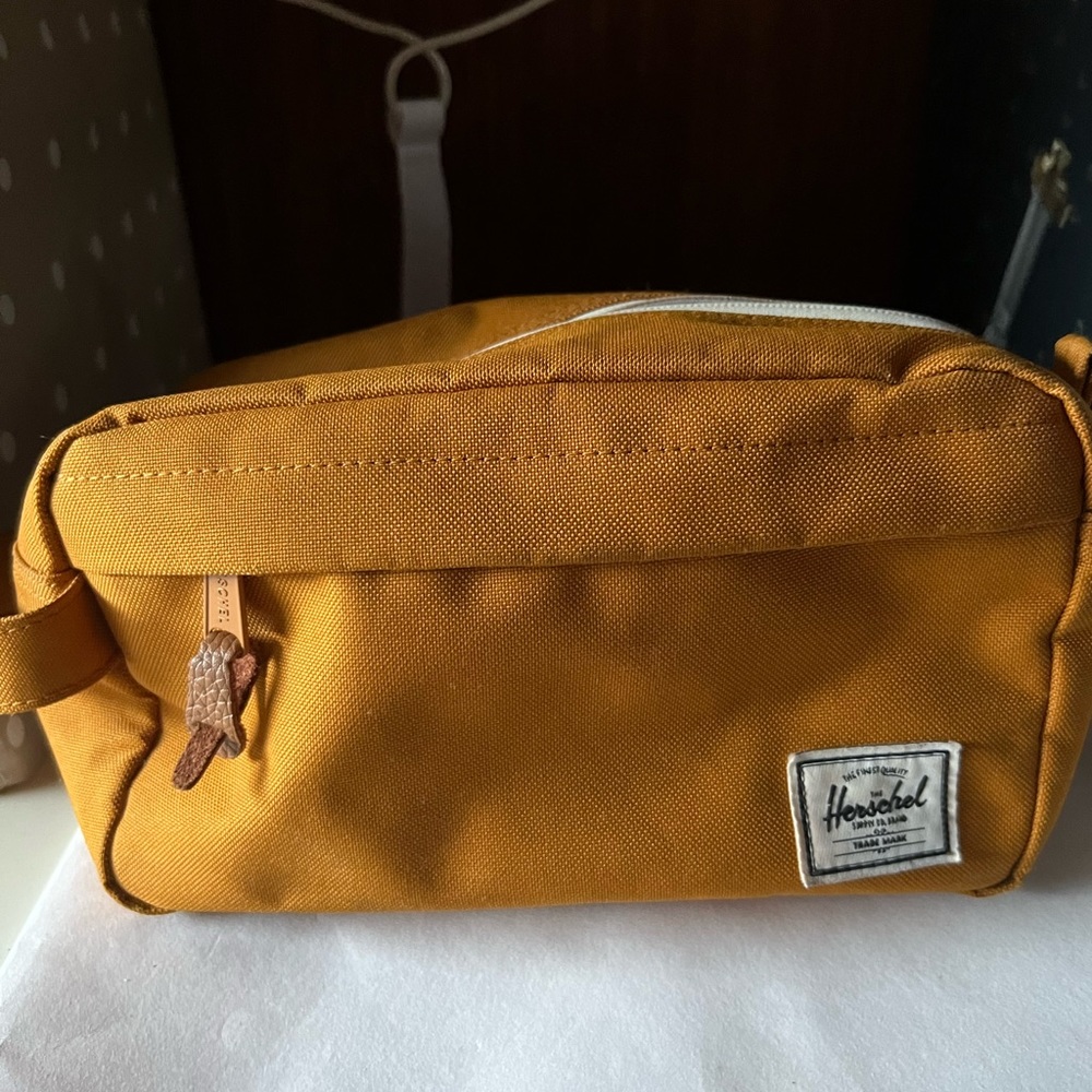 Hershel toiletries bag